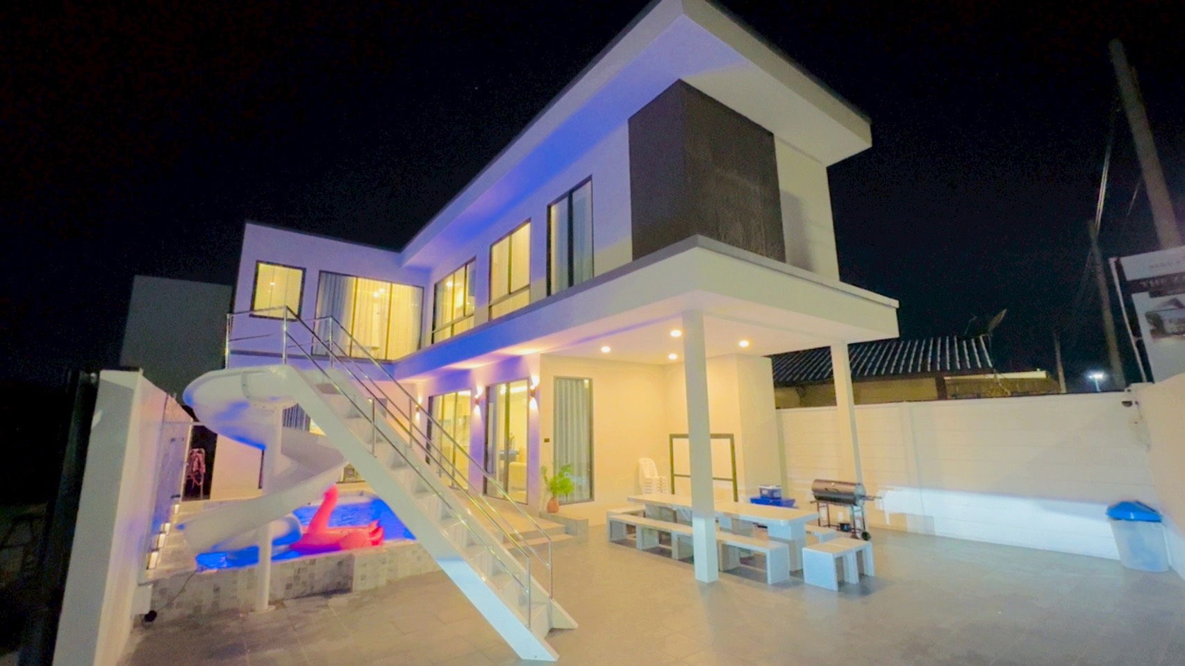 Ticha PoolVilla Bangsaen gallery 1